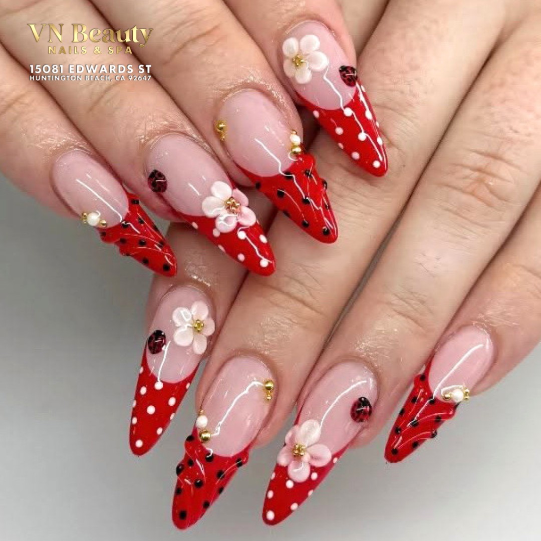 Trending July Nail Ideas